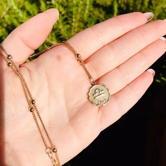 Vintage Jewelry - Zodiac Libra gold chain pendant necklace New